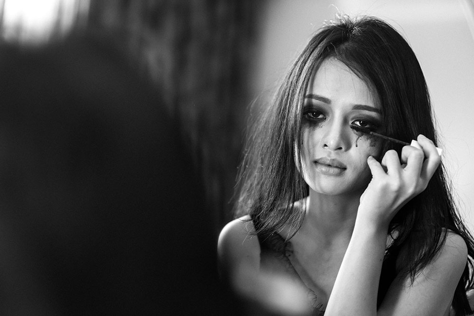 Thanh Trúc từng trải qua những ngày tháng khó khăn khi một mình sinh con, một mình nuôi con và đối diện với đau khổ. Cô từng có lúc rơi vào trầm cảm. Nhưng nụ cười của con trai mỗi sáng, hơi ấm mỗi đêm con truyền sang khiến cô sực tỉnh: có một sinh linh bé nhỏ cần mình. Con trai cũng là nguồn động lực giúp Thanh Trúc quyết tâm đứng dậy, làm lại mọi thứ.