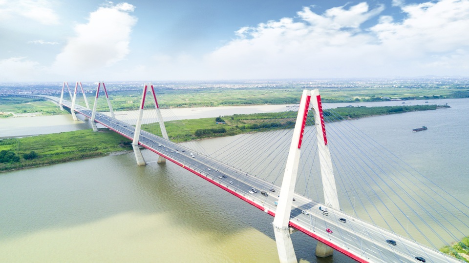 Mãn nhãn với 7 cây cầu vượt sông tại Hà Nội - 8 Cầu Nhật Tân được xây dựng với tổng mức đầu tư hơn 13.626 tỷ đồng, nằm trong dự án 7 cầu bắc qua sông Hồng đoạn Hà Nội, nối quận Tây Hồ với huyện Đông Anh.