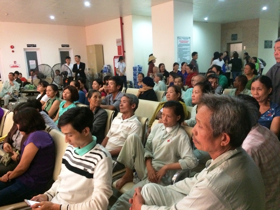 Tiếng hát xoa dịu nỗi đau cho bệnh nhân ung thư - 8 Nhiều bệnh nhân say sưa theo dõi chương trình