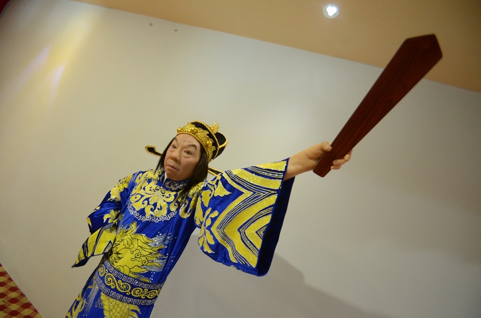 Những điều chưa biết bên trong khu trưng bày tượng sáp ở TPHCM - 9 Nghệ sỹ Trường Sơn ra bộ trong vai Nguyễn Trãi.