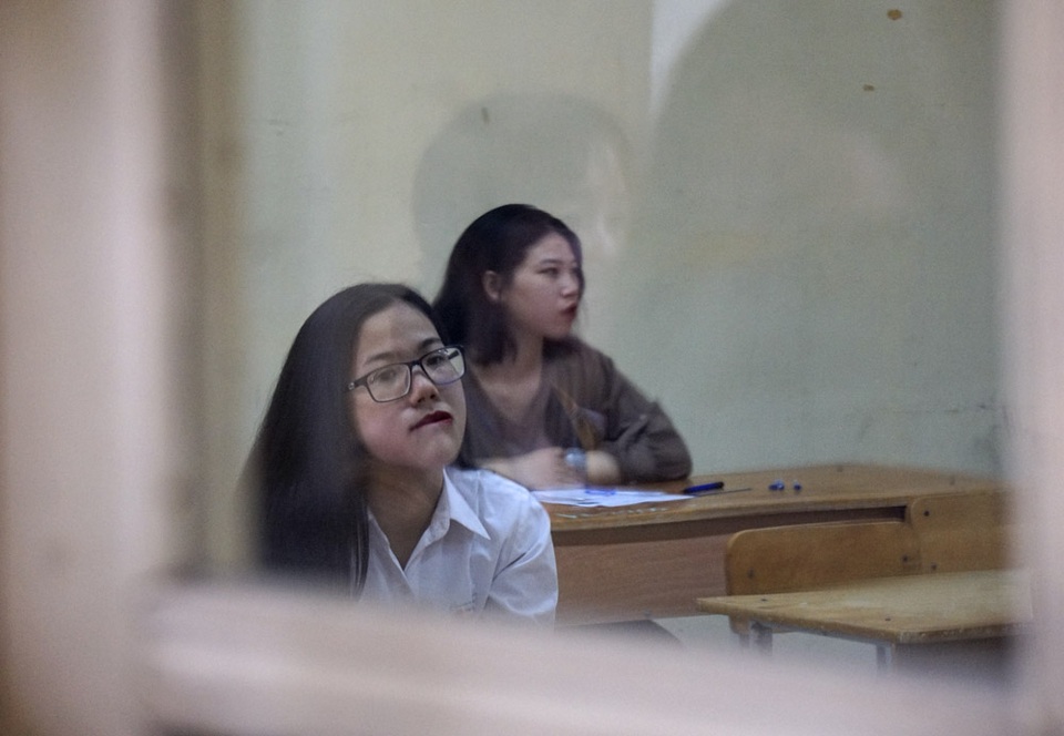 Thí sinh vui vẻ, thoải mái bước vào môn thi đầu tiên - 8 Một số khác tỏ vẻ lo lắng.