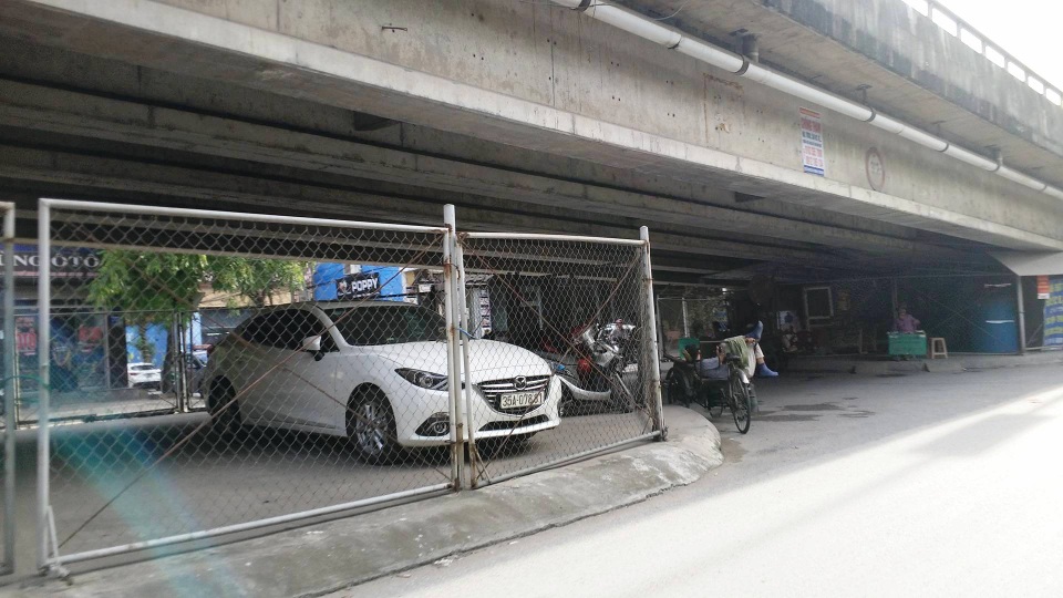 Ninh Bình: Gầm cầu vượt bị "xẻ thịt" biến thành bãi đỗ xe ô tô - 9 Ninh Bình: Gầm cầu vượt bị "xẻ thịt" biến thành bãi đỗ xe ô tô - 9