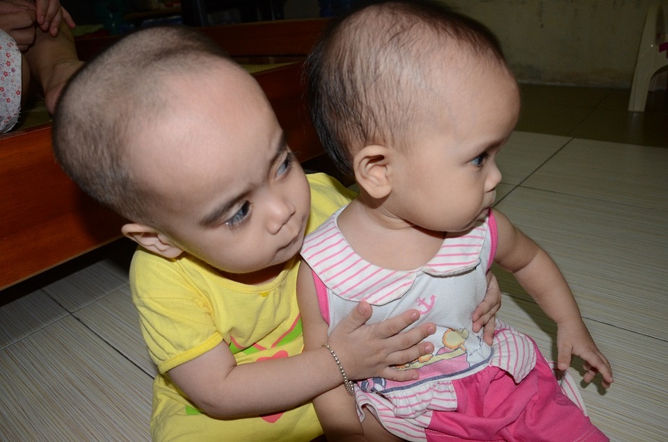 Thương 2 chị em mắc đa dị tật, suy giảm miễn dịch bẩm sinh - 8
Ngày mai, ngày kia,….cuộc sống của 4 con người này sẽ đi về đâu nếu không được cộng đồng chia sẻ ?!