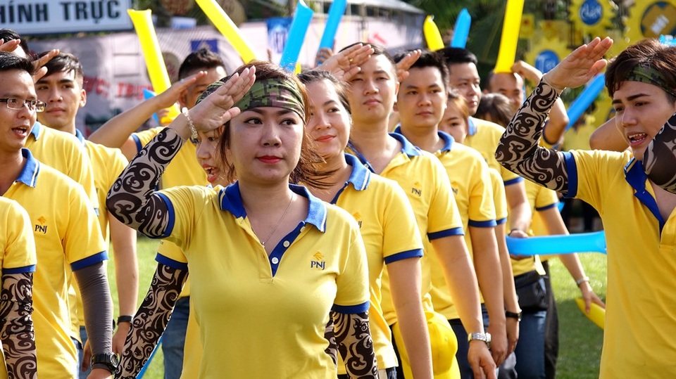 Những “chiến binh” không chỉ giỏi chuyên môn mà còn có tài năng đáng nể - 1 Ngày 28/7, Công ty Cổ phần Vàng Bạc Đá Quý Phú Nhuận – PNJ vừa tổ chức Ngày hội Văn hóa 2017 tại Khu du lịch Văn Thánh, quận Bình Thạnh, TPHCM với hơn 1.000 thành viên tham gia(ảnh: Phạm Nguyễn)