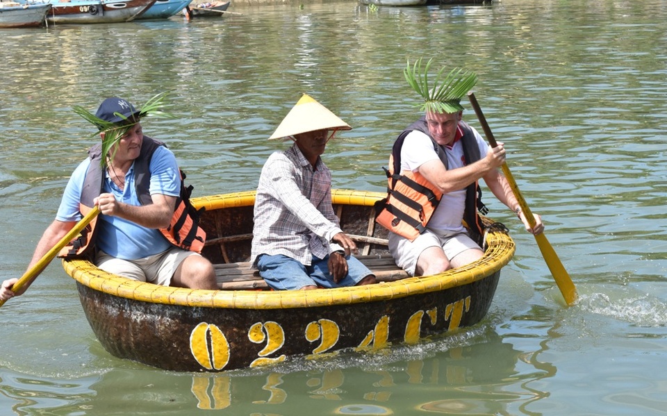 Du khách rất vui vẻ, hào hứng với màn trải nghiệm hết sức thú vị