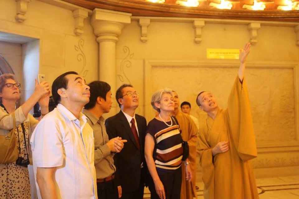 Tổng giám đốc UNESCO thăm quần thể danh thắng Tràng An - 10 Bà Bokova tham quan Bảo Tháp...