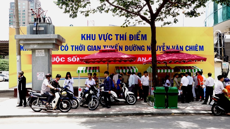 Sài Gòn đã có phố hàng rong - 7 “Phố hàng rong” là phương án được các quận nghiên cứu, xem xét để giải quyết chỗ buôn bán cho những hộ dân khó khăn có hộ khẩu tại địa phương trong công tác chấn chỉnh, lập lại trật tự vỉa hè, lòng, lề đường.