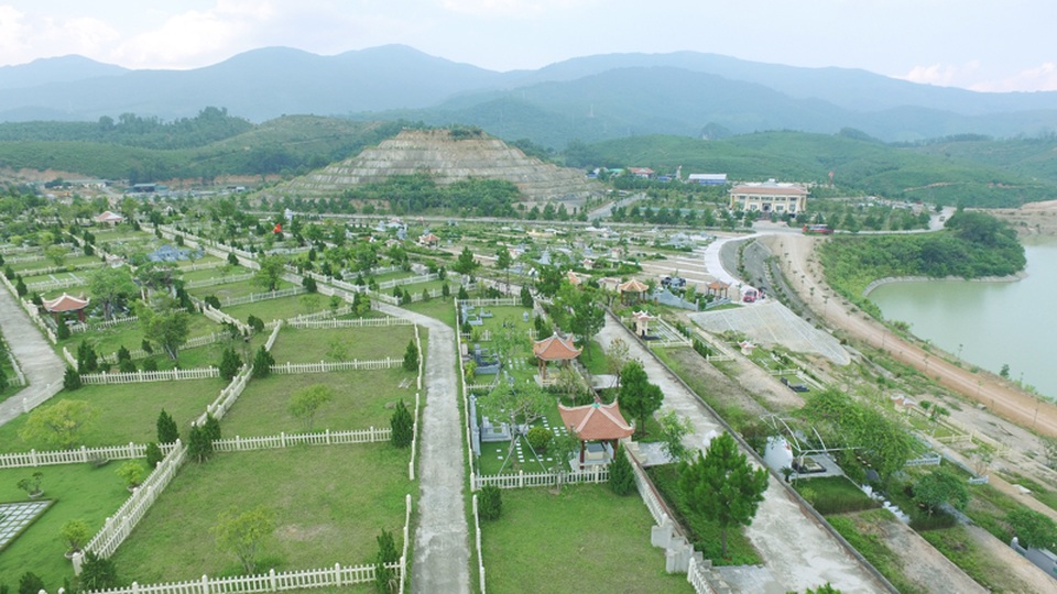 Ông Dương Trung Quốc: “Mua mộ trước cho người thân là tín hiệu tốt” - 7 Toàn cảnh Công viên Tâm linh Lạc Hồng Viên.