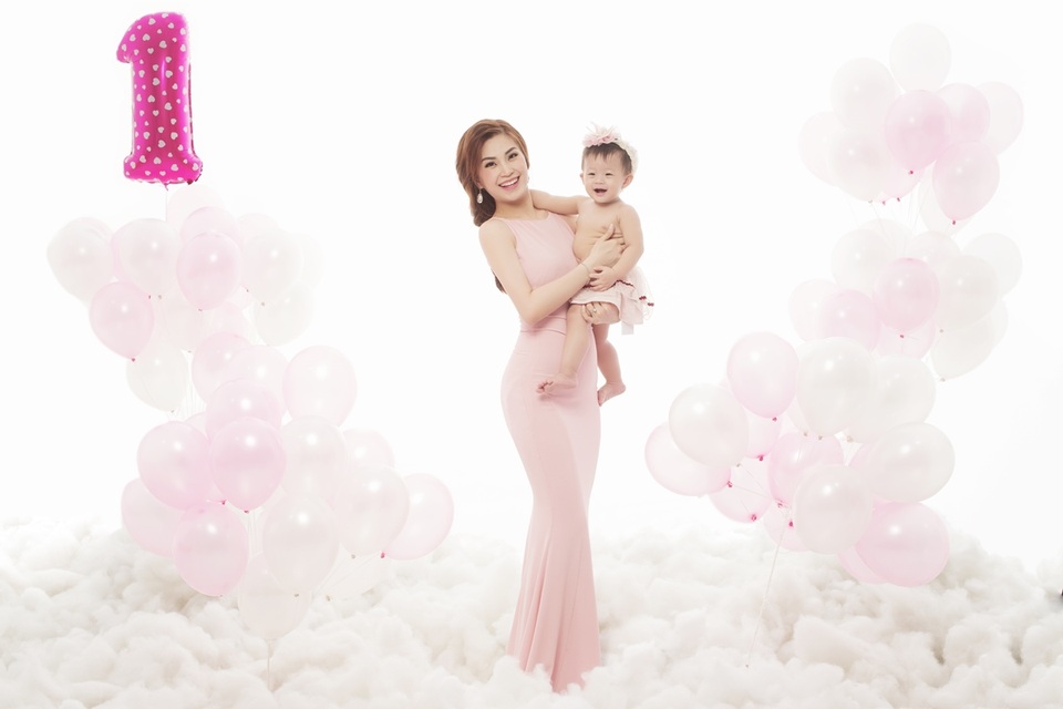 Bên cạnh việc tìm hiểu trên mạng xã hội, internet, Diễm Trang cũng tự tay làm mọi việc để có được những kinh nghiệm tốt nhất khi thực hiện kênh riêng về làm mẹ.