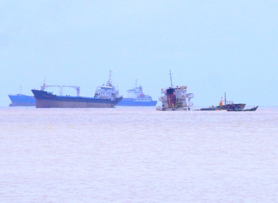 
Hậu quả của bão số 12 “tấn công” khiến 10 tàu hàng gặp nạn (8 tàu chìm), nhiều thuyền viên tử vong và mất tích.
