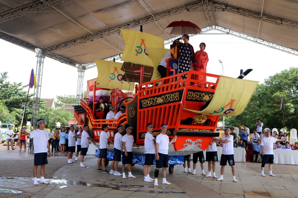 Hội An tiếp nhận mô hình Châu Ấn thuyền từ Nhật Bản - 9 Sự kiện trao tặng Châu Ấn thuyền là bước đánh dấu quan trọng trong mối ban giao giữa Hội An và Nagasaki