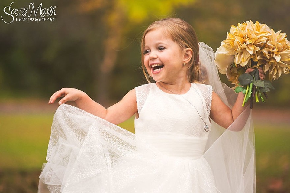 "Bộ ảnh cưới" của cô bé 5 tuổi trước ca phẫu thuật làm rúng động con tim cộng đồng mạng - 10 "Bộ ảnh cưới" của cô bé 5 tuổi trước ca phẫu thuật làm rúng động con tim cộng đồng mạng - 10