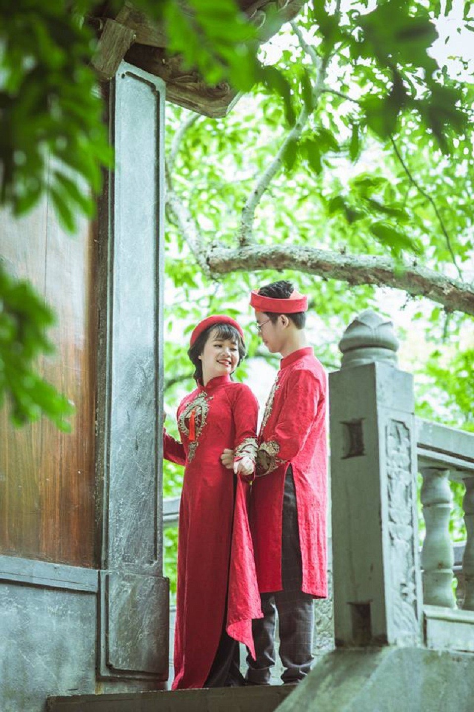 Cặp đôi nên duyên vợ chồng nhờ... bình luận "dạo" trên mạng - 4 Không giống các cặp đôi khác, Hà và Việt thống nhất quan điểm yêu ngay từ đầu, cũng chính bởi sự thẳng thắn này mà theo Hà: “Vô tình lại hợp nhau cả trong quan điểm sống, quan điểm yêu đương hay định hướng sau này có con sẽ nuôi dạy nó ra sao nên quyết định yêu nhau”.