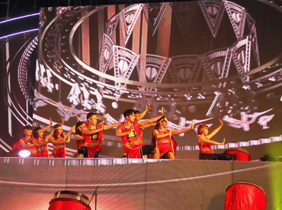 Các tiết mục nghệ thuật này tạo nên một không gian vang vọng hồn thiêng sông núi, đậm chất lịch sử và những bản sắc riêng của đất võ trời văn - niềm tự hào của những người con Bình Định. Tất cả hòa quyện và tạo nên một đại nhạc hội TMS Countdown Party - Quy Nhon 2018 mang âm hưởng hào hùng lan tỏa đến khán giả tham dự.