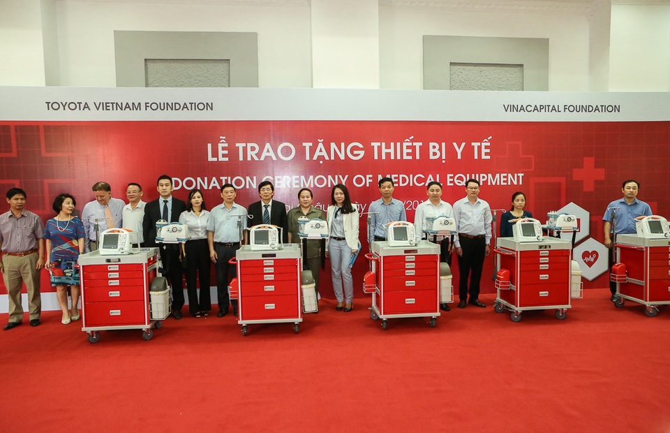 Quỹ Toyota Việt Nam trao tặng thiết bị y tế cho 8 bệnh viện tại tỉnh Lai Châu - 2
9 bộ xe đẩy cấp cứu được trao tặng cho các bệnh viên