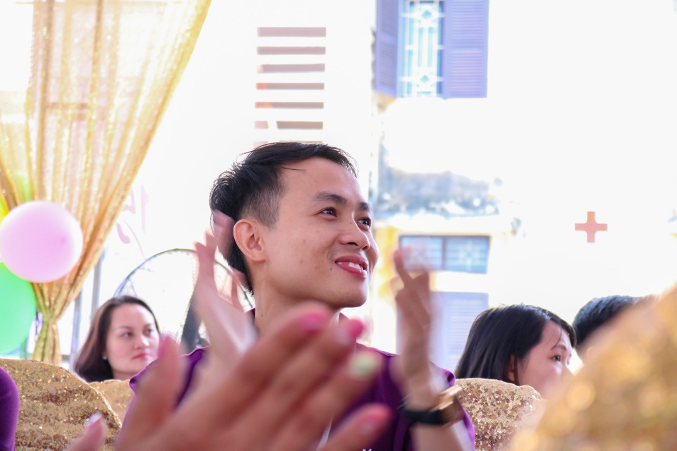 "Chúng mày ơi, về với trường, với lớp đi…" - 10
Niềm tự hào, hạnh phúc và ấm áp của bạn Ninh Duy Hiển