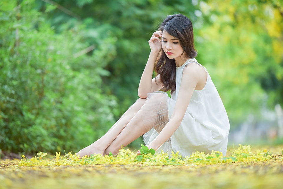 Nữ sinh cao 1m79 duyên dáng đọ sắc cùng muồng hoàng yến - 4
Nhờ ngoại hình này, Huyền Trang có công việc làm thêm là mẫu ảnh và người mẫu cho các sự kiện. Tuy vậy, ưu tiên số một của Trang vẫn là học tập.