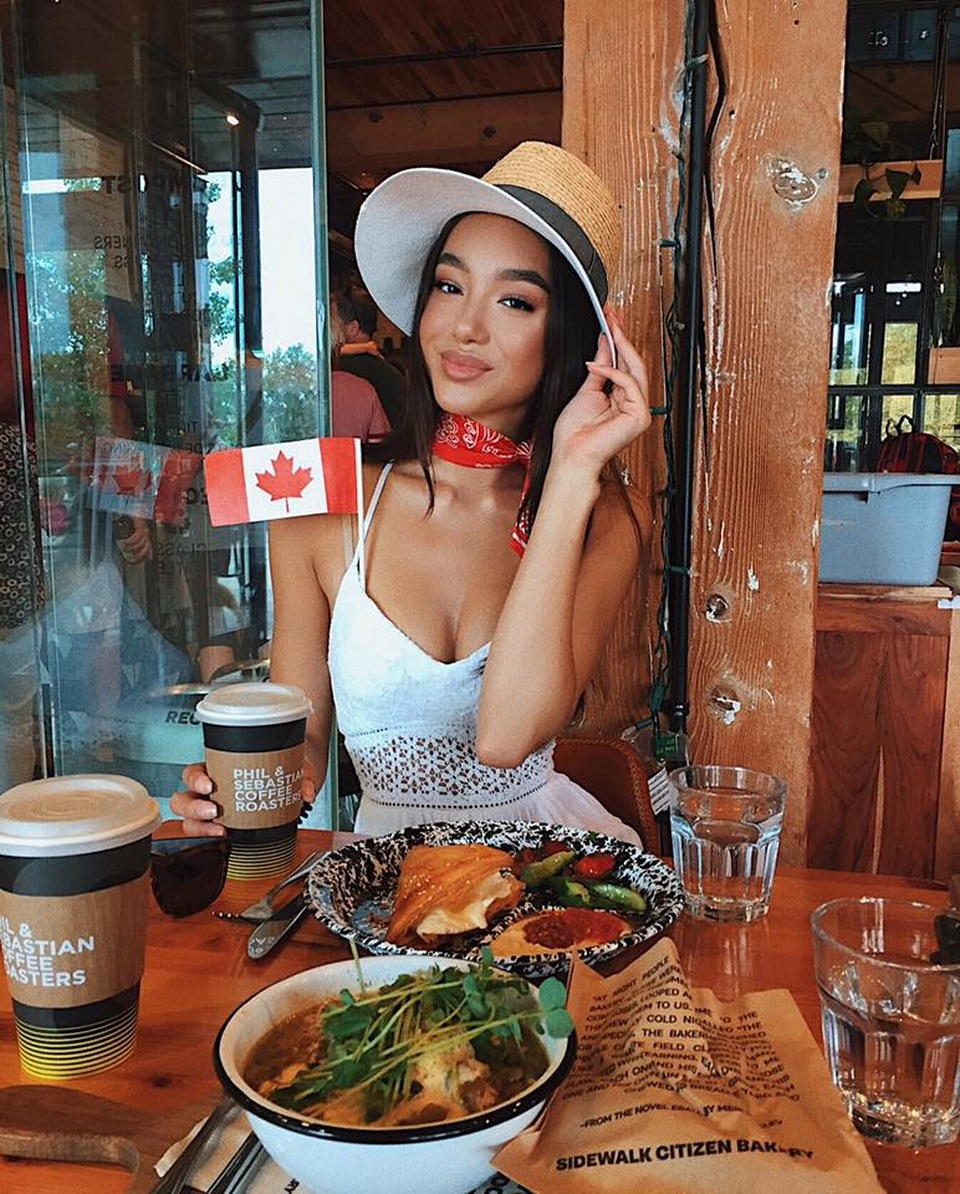 Nhan sắc quyến rũ của người đẹp gốc Việt tại Hoa hậu Hoàn vũ Canada - 13 Nhan sắc quyến rũ của người đẹp gốc Việt tại Hoa hậu Hoàn vũ Canada - 13