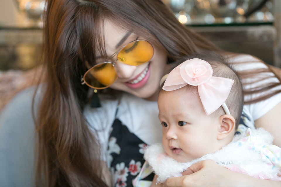 Nuôi con đầy nước mắt, Á hậu Diễm Trang rưng rưng nhìn con cười - 12 Nuôi con đầy nước mắt, Á hậu Diễm Trang rưng rưng nhìn con cười - 12