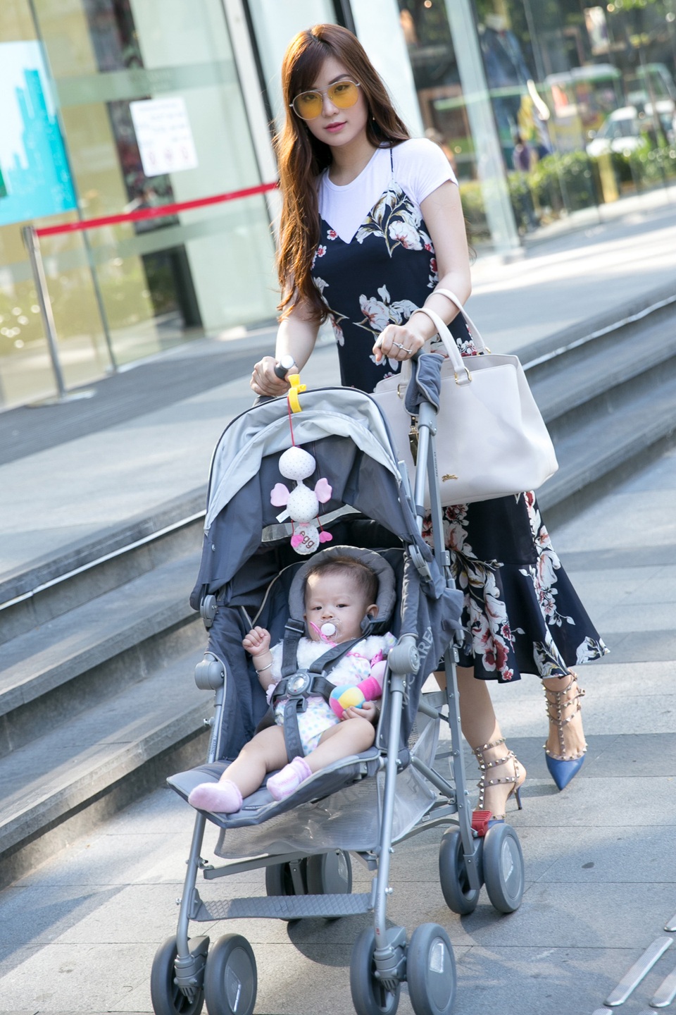 Nuôi con đầy nước mắt, Á hậu Diễm Trang rưng rưng nhìn con cười - 7 Nuôi con đầy nước mắt, Á hậu Diễm Trang rưng rưng nhìn con cười - 7