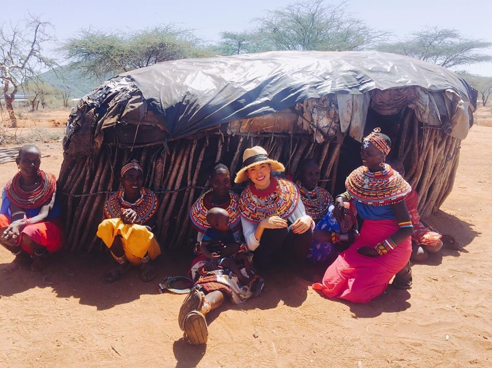 Những ngày cuối, Lệ Hằng cũng có dịp ghé thăm làng Samburu với tộc người sống trên những dãy núi khô cằn và sa mạc rộng lớn của Kenya.