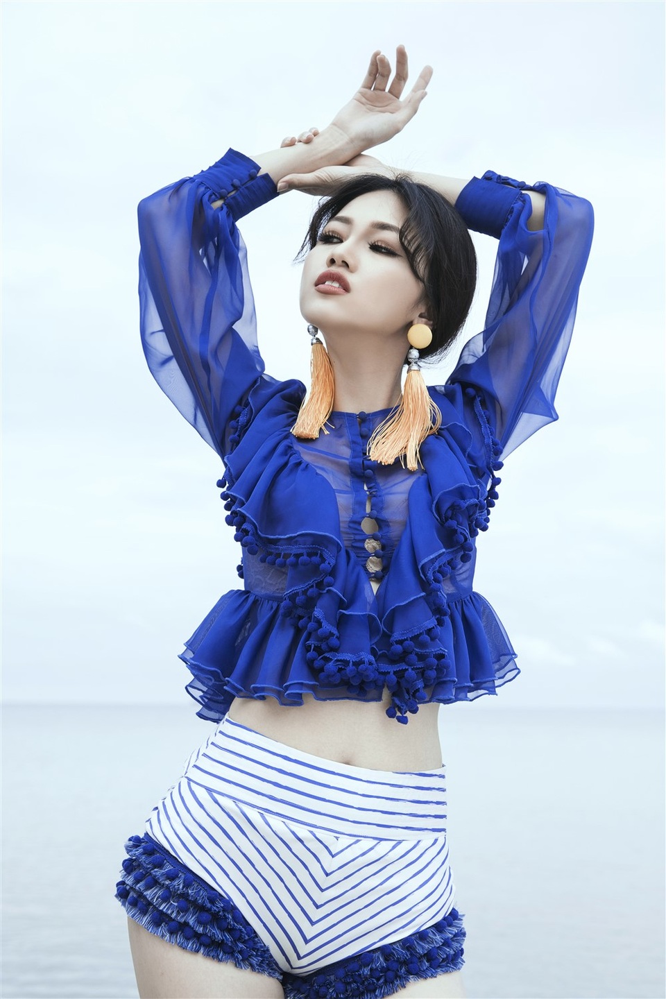 Á hậu Lệ Hằng, Thanh Tú phóng khoáng khoe dáng gợi cảm giữa biển trời - 6