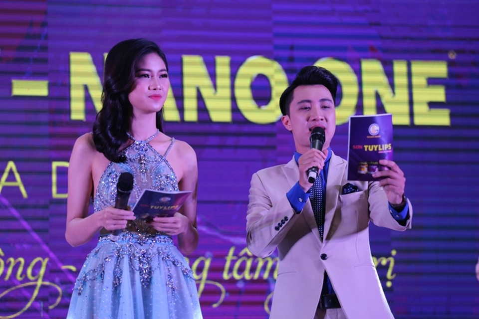 Á hậu Thanh Tú góp mặt trong chương trình với vai trò là người dẫn chương trình cùng MC Anh Duy.