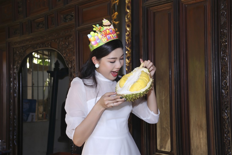 Á hậu Thanh Tú nhận "quà độc lạ" trong tiệc sinh nhật bí mật - 8 Á hậu Thanh Tú nhận "quà độc lạ" trong tiệc sinh nhật bí mật - 8