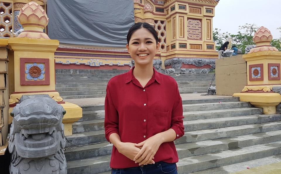 Á hậu Thanh Tú: Luôn muốn đến Huế để có trải nghiệm khác biệt - 4 Á hậu 1 Việt Nam 2016 tại sân khấu Bia Quốc Học trước đêm diễn 29/4