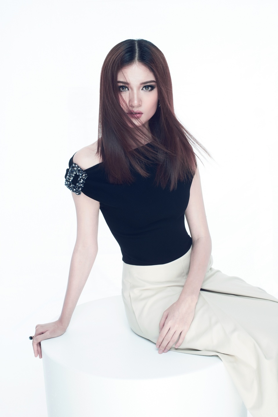 Á hậu “ẩn dật nhất Việt Nam” bất ngờ "phá lệ" sau 6 tháng đăng quang - 6 Á hậu “ẩn dật nhất Việt Nam” bất ngờ "phá lệ" sau 6 tháng đăng quang - 6