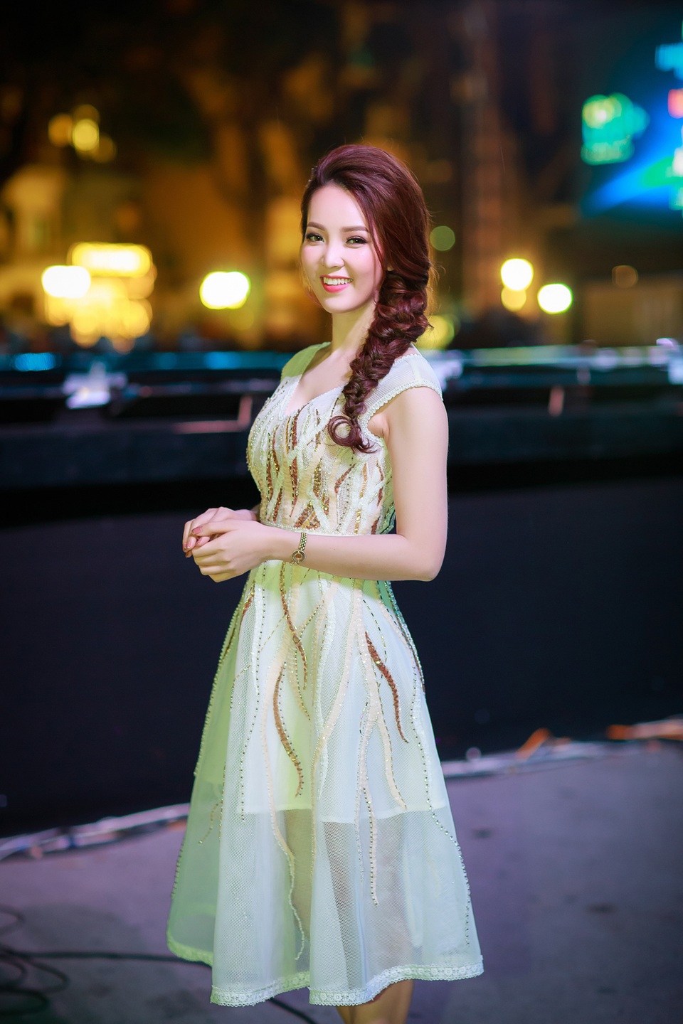 Á hậu Thuỵ Vân cùng các nghệ sĩ hưởng ứng Giờ Trái Đất - 2 Á hậu Thuỵ Vân cùng các nghệ sĩ hưởng ứng Giờ Trái Đất - 2