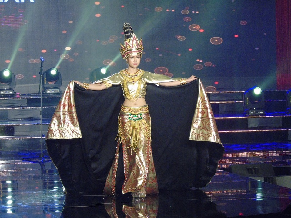 Bộ trang phục mang nét văn hóa đặc trưng của đại diện Myanmar