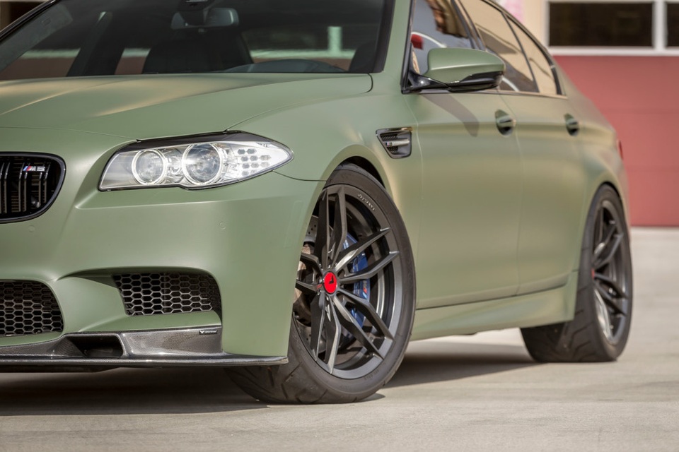 Khi BMW M5 khoác "áo lính" - 4 Khi BMW M5 khoác "áo lính" - 4
