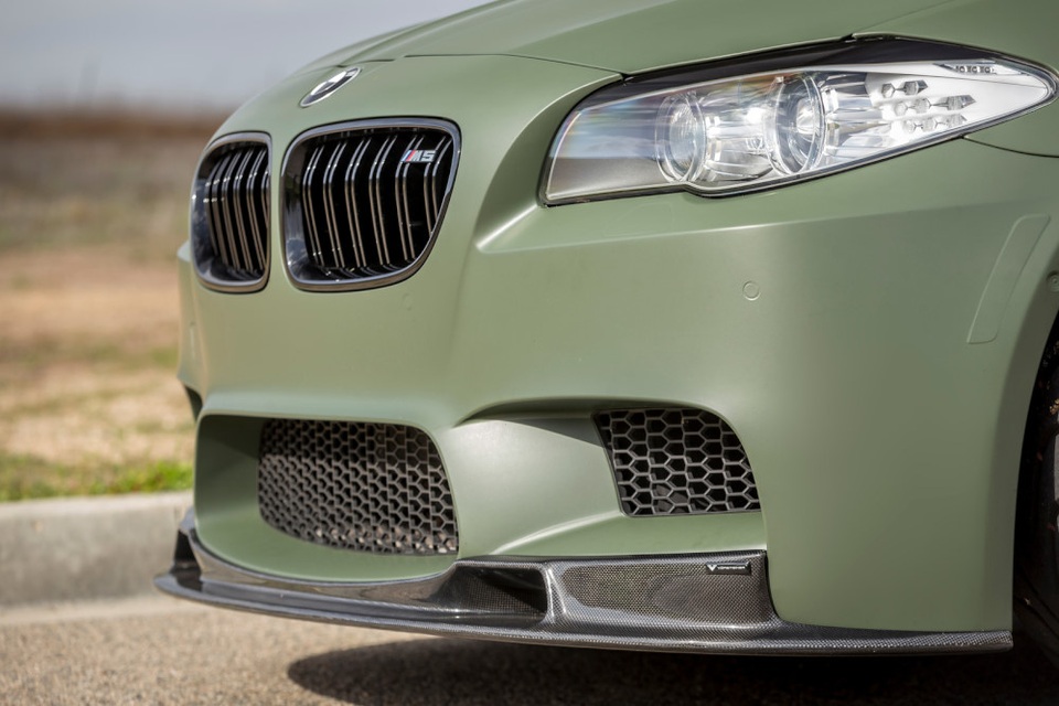 Khi BMW M5 khoác "áo lính" - 3 Khi BMW M5 khoác "áo lính" - 3