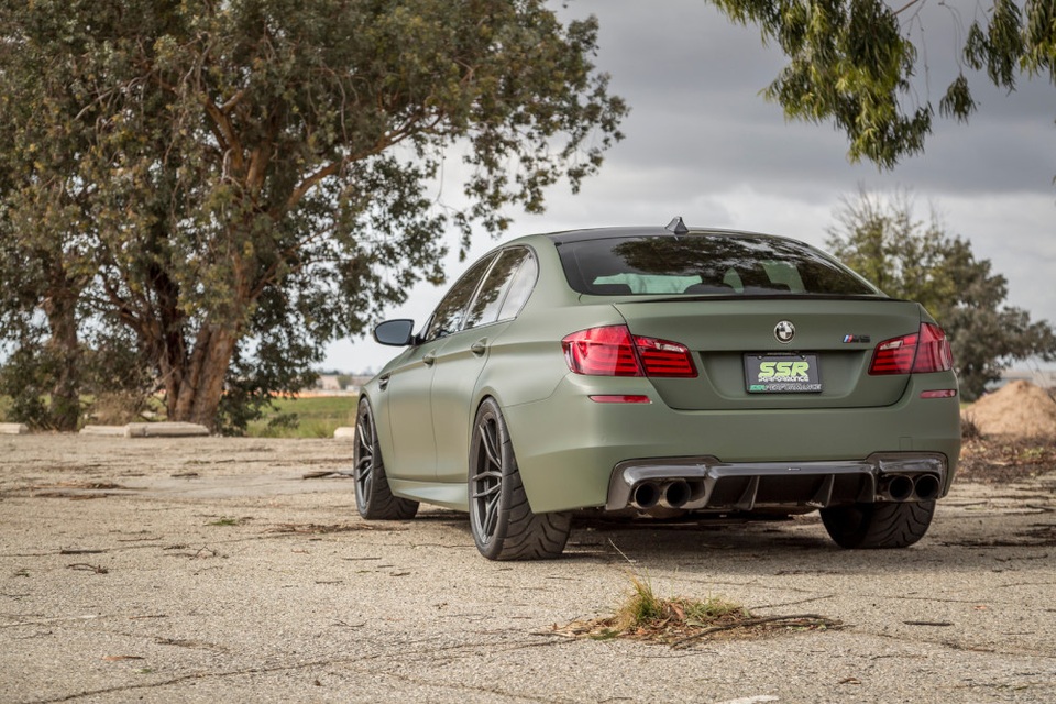 Khi BMW M5 khoác "áo lính" - 7 Khi BMW M5 khoác "áo lính" - 7