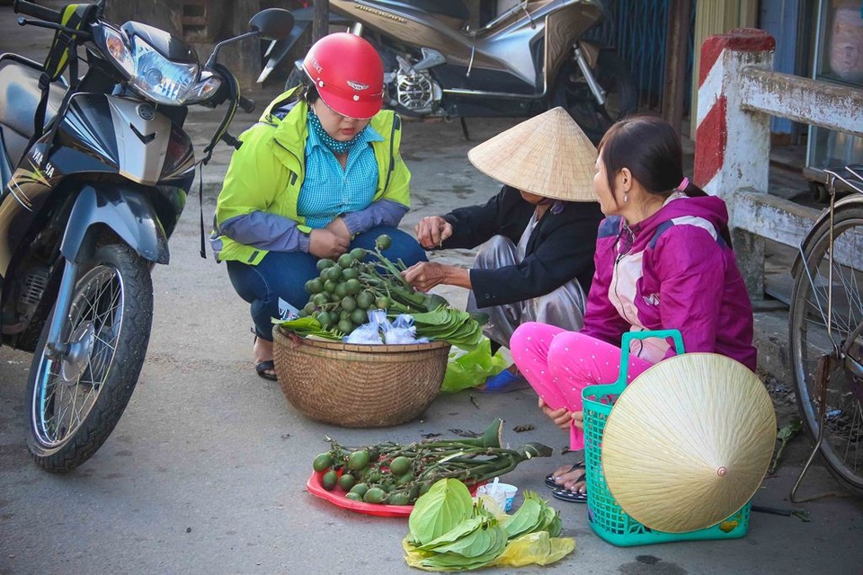 Đi chợ phiên Gia Lạc sáng đầu năm mua may mắn, tài lộc - 1