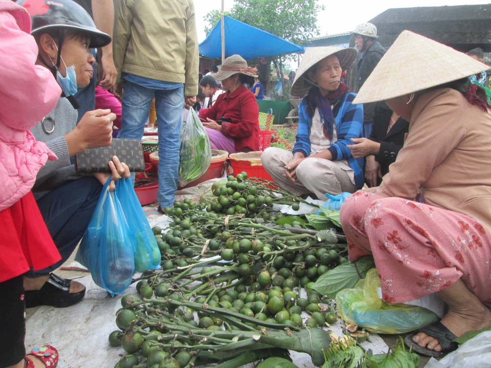 Độc đáo phiên chợ chỉ họp 3 ngày đầu năm, trên gò cao - 2 Trầu, cau...