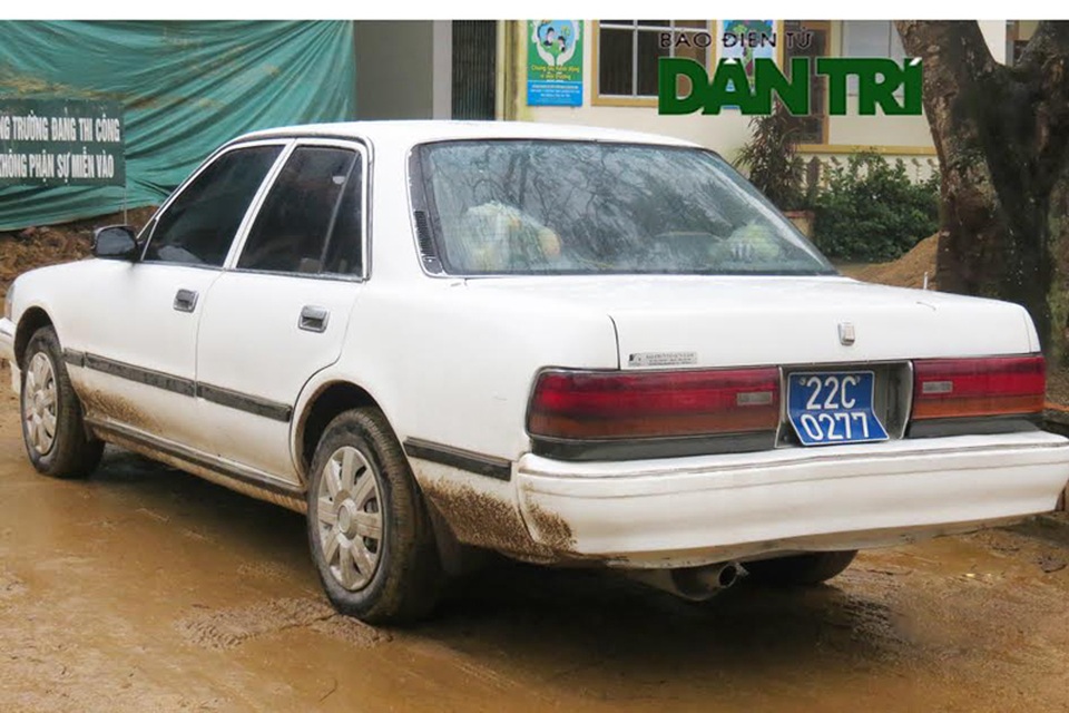 Trạm trưởng trạm y tế xã đi xe biển xanh - 1 Chiếc xe biển xanh ông Huề, Trạm trưởng Trạm Y tế xã Sơn Lĩnh dùng để đi lại