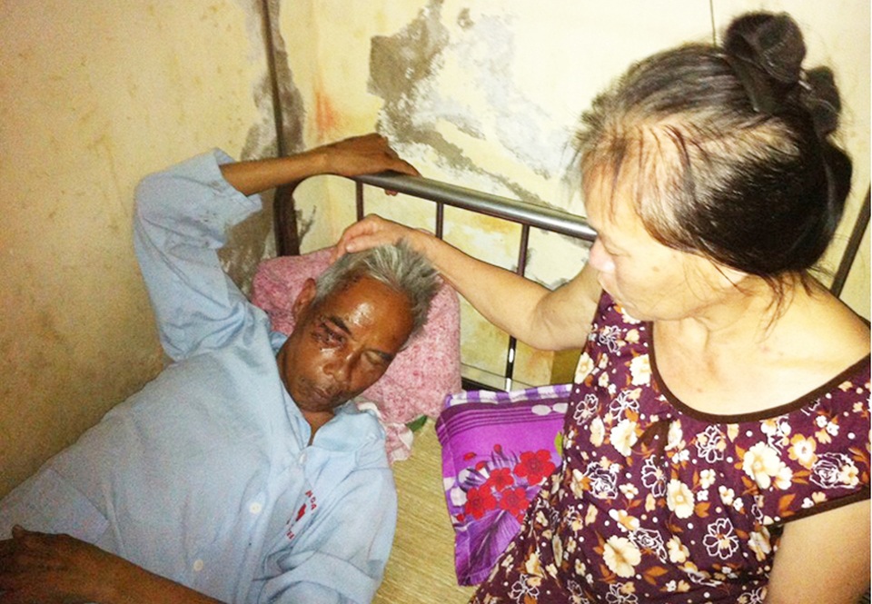 Tông người bất tỉnh, 2 cô gái chở nạn nhân ra... nghĩa địa - 1
Ông Thanh đang được điều trị tại Bệnh viện đa khoa Hà Tĩnh