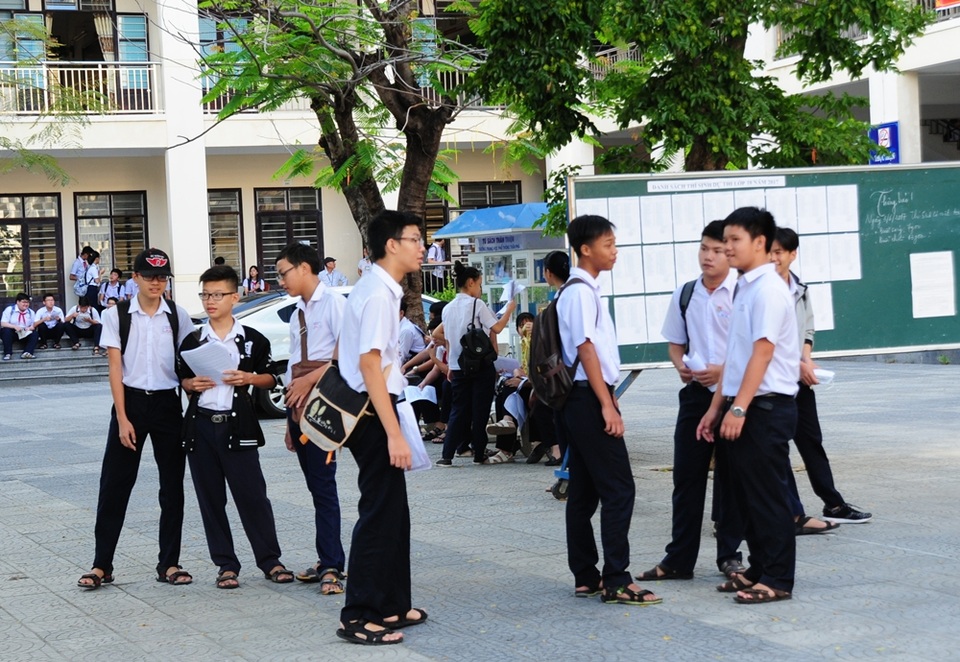 Đà Nẵng: Hơn 1.000 thí sinh thi vào THPT chuyên Lê Quý Đôn - 1 Thí sinh ở Đà Nẵng vừa hoàn tất kỳ thi tuyển sinh lớp 10 năm học 2017 - 2018 ở cả khối công lập và trường chuyên