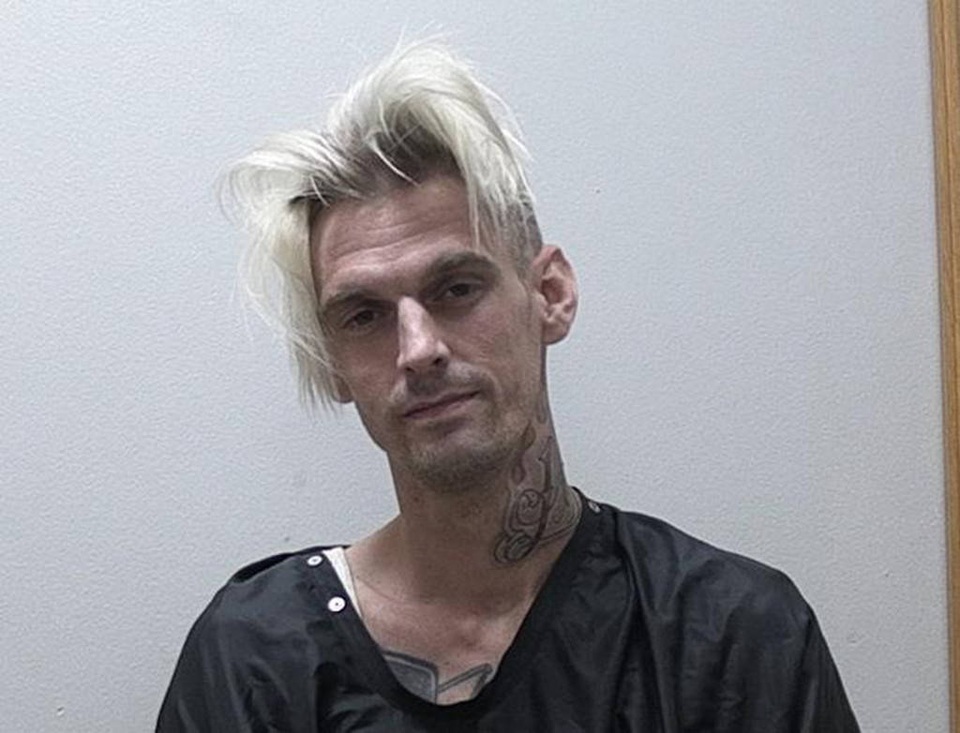 “Sao” nhí Aaron Carter bệ rạc đáng kinh ngạc ở tuổi 30 - 1
Ca sỹ 30 tuổi Aaron Carter và bạn gái Madison Parker vừa bị cảnh sát bắt giữ vì lái xe trong tình trạng sử dụng chất kích thích và tàng trữ cần sa ngày 15/7 vừa qua