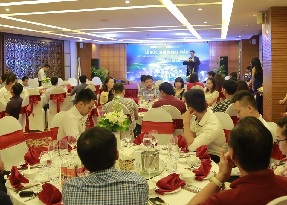 Bất ngờ khách hàng trúng thưởng hai siêu xe khi mua Villa FLC Hạ Long - 1 Bất ngờ khách hàng trúng thưởng hai siêu xe khi mua Villa FLC Hạ Long - 1