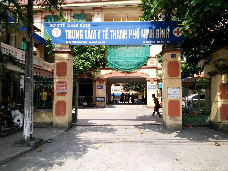 Giám đốc Sở Y tế nói gì vụ “chụp ảnh thu tiền” trong Trung tâm y tế thành phố? - 1 Trung tâm Y tế thành phố Ninh Bình tự ý cho người vào mở dịch vụ chụp ảnh thu tiền trong cơ quan nhà nước trái với quy định.
