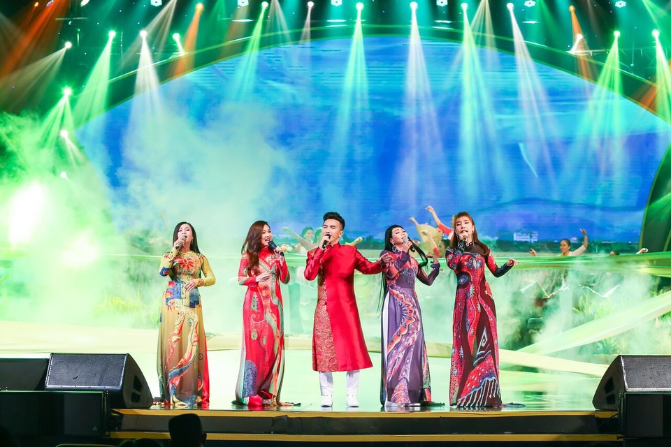 Dương Ngọc Thái thăng hoa trên sân khấu Hà Nội - 1 Dương Ngọc Thái thăng hoa trên sân khấu Hà Nội - 1