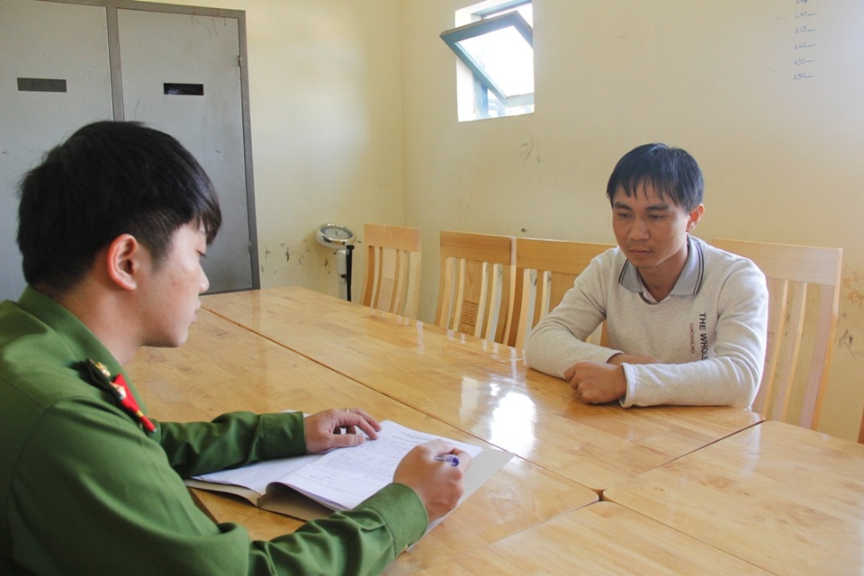 Đâm chết ông chủ vì không đòi được tiền xe - 1 Đối tượng Trần Văn Tuân tại cơ quan điều tra