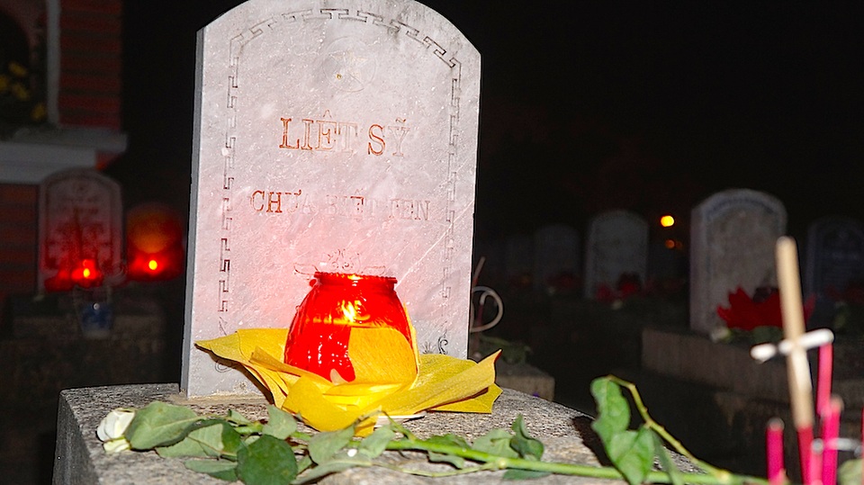 11.000 ngọn nến lung linh trong đại lễ cầu siêu tưởng nhớ các Anh hùng liệt sĩ - 1 Các anh ngã xuống triệu trái tim con người Việt Nam luôn ghi nhớ về.