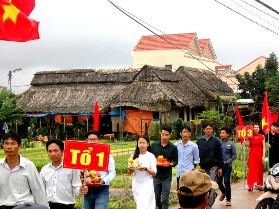 Nét hấp dẫn riêng của những làng nghề truyền thống ở Hội An - 11 Lễ hội cầu bông diễn ra hằng năm vào mùng 7 tháng giêng tại làng rau Trà Quế cầu mưa thuận gió hòa, mùa màng bội thu