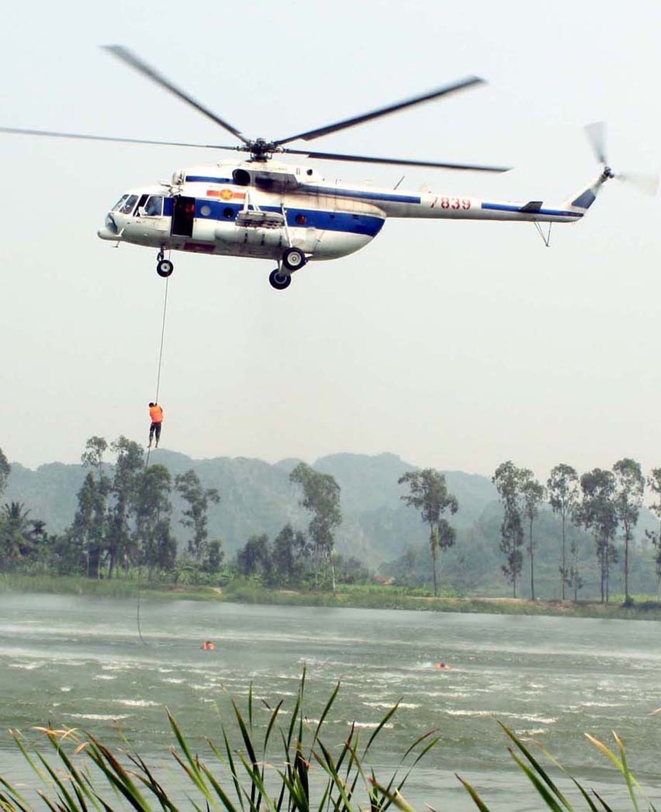 Bộ đội đặc công lấy họng "chọi" mũi giáo, dùng răng kéo ô tô - 5 Bộ đội đặc công lấy họng "chọi" mũi giáo, dùng răng kéo ô tô - 5