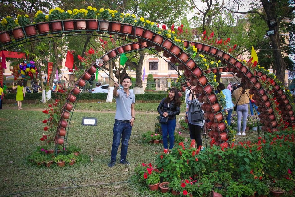 “Gia đình Gà” khiến bạn trẻ Huế thích thú đầu Xuân - 11 Lưu lại những khoảnh khắc dễ thương, nhí nhố trong ngày đầu năm mới