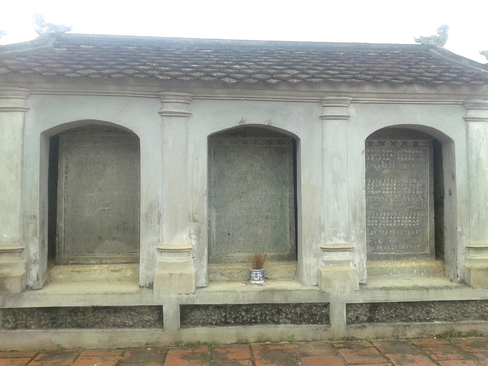 Di tích lịch sử Quốc gia vừa trùng tu gần 10 tỷ đồng đã xuống cấp? - 3 Bia ghi danh cũng không được chăm chút.